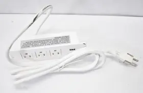 Bayu By213-c031 Power Distribution Unit Fpdu White 3 Outlet 2 Usb Used Read