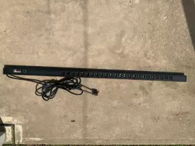 Eaton Pw102mo0u031 24 Outlet 60-inch Power Strip 16a Max With Current Display