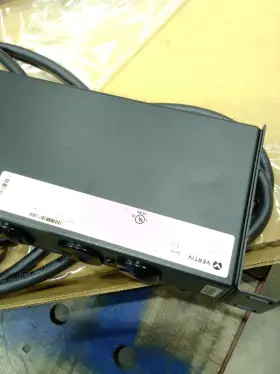 Geist Vhvr060-102d20tl14 New Vertiv Vreln080-103c13tl6 8-outlets Pdu Power Distribution Unit