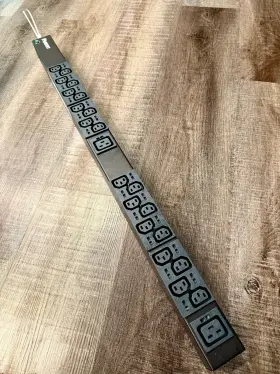 Panduit P22b10m Basic Pdu 20amp 208 V 20 C13 2 C19 L6-20p Ul Listed - Black
