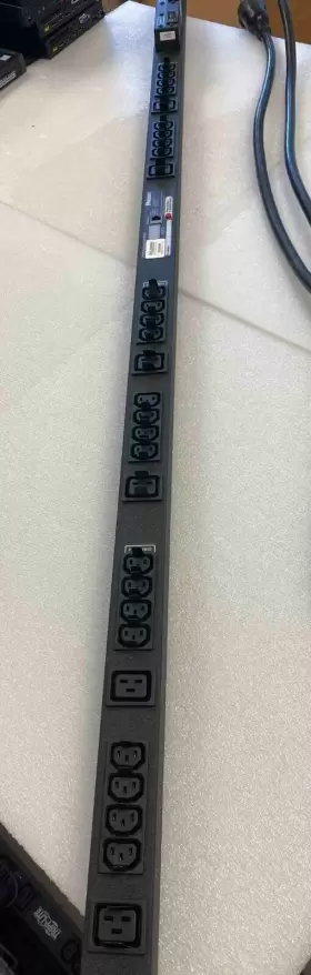 Panduit Qz1b1n3bn30p1-v Vertical Mixed 24 C-13 And 6 C-19 Networked Power Outlet